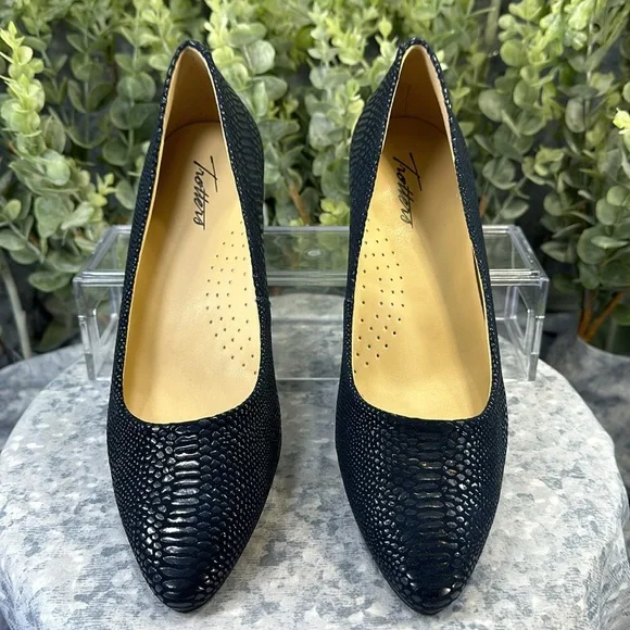 Trotters Black Textured Leather Block Heel Pumps - Picture 3 of 9